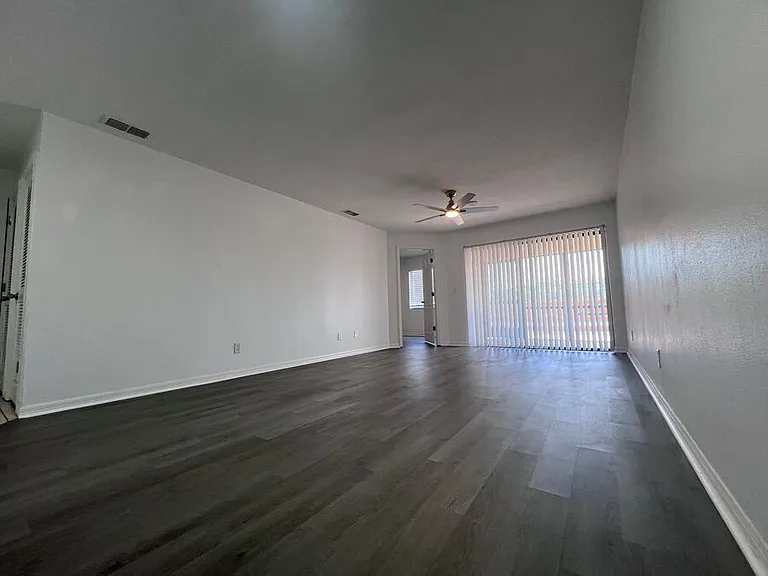 1902 Garden Lake Dr — Photo 3