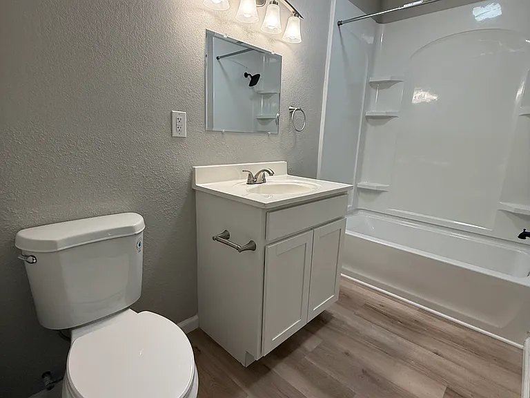 303-305 W Washington St #303 — Photo 9