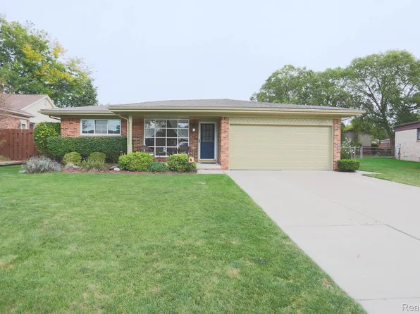 35946 Foothill Dr, Sterling Heights, MI 48312