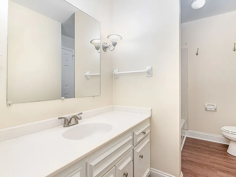 5869 Brentwood Trce — Photo 12
