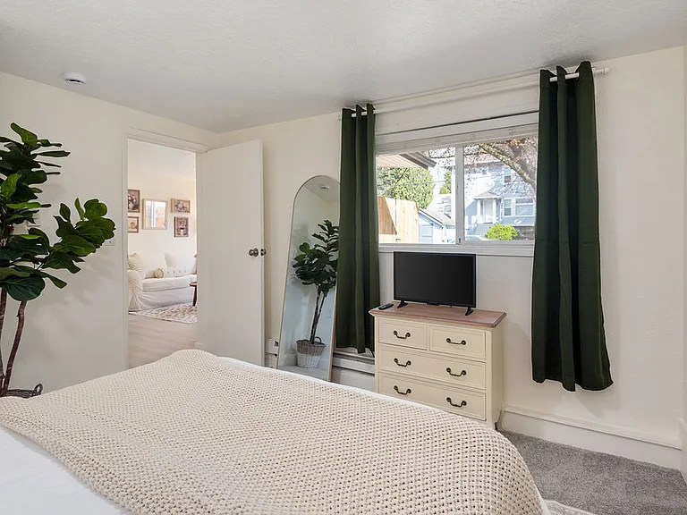 838 SE Tacoma St — Photo 33