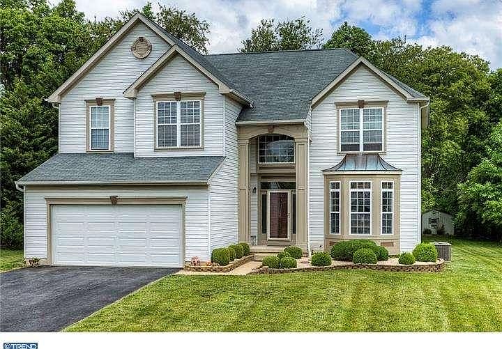 1st image of 214 Hope Ct E