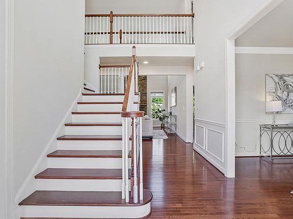3rd image of 3818 Fairfax Pkwy