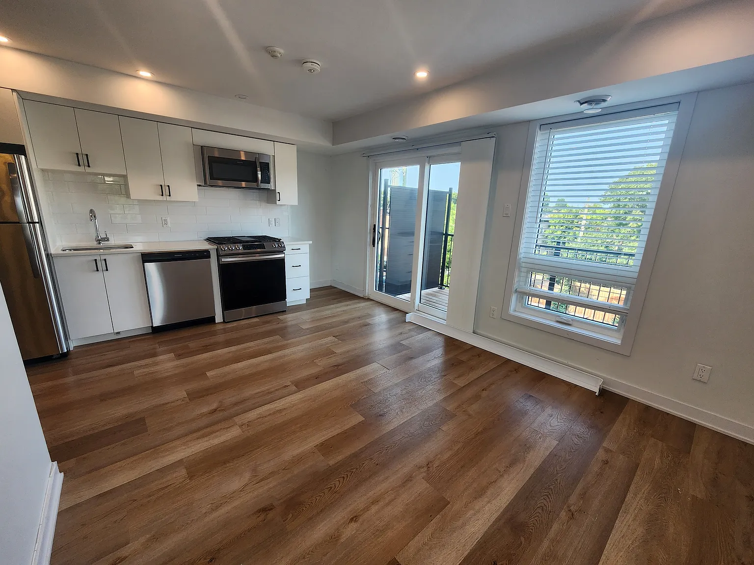 689 Churchill Avenue North — Photo 1