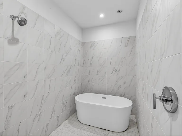 1044 NE 18th Ave #203 — Photo 22