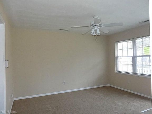 3rd image of 823 Stanley Rd
