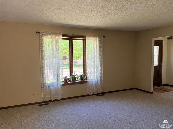 5th image of 3317 Claflin Rd