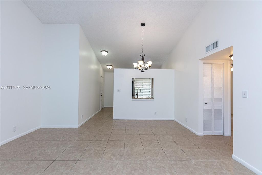 717 Gardens Dr APT 201, photo 4