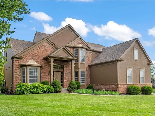 14617 Windsor St, Leawood, KS 66224