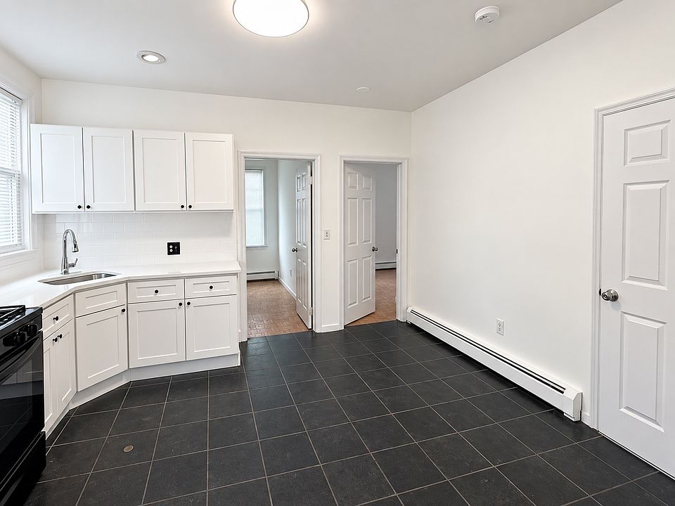 1st image of 118 Ray St #1