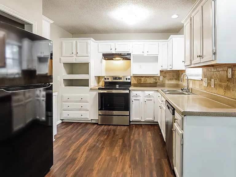 2724 Wellington Dr — Photo 8