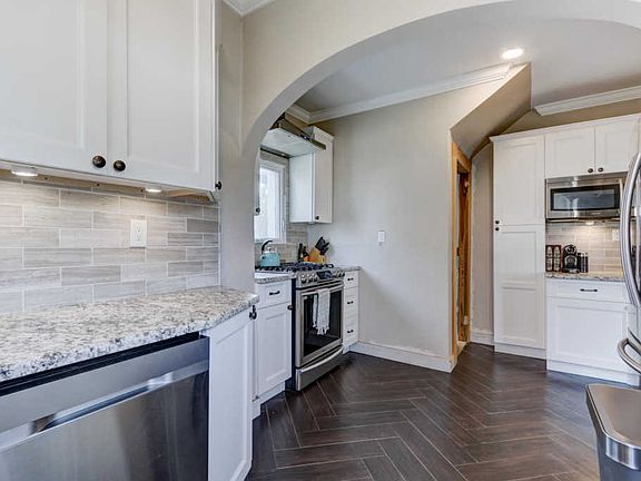 5th image of 111 Adair Dr