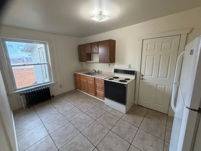 210 N Liberty St — Photo 2