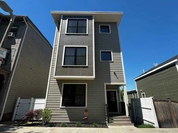 17 Centre St, Roxbury, MA 02119