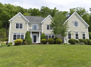 8 Bramble Trl, Newtown, CT 06470