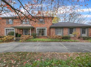 19 Cameron Pl, Grosse Pointe, MI 48230
