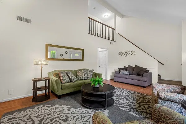 3 bed, 1618 sqft, $2,000 — Photo 3