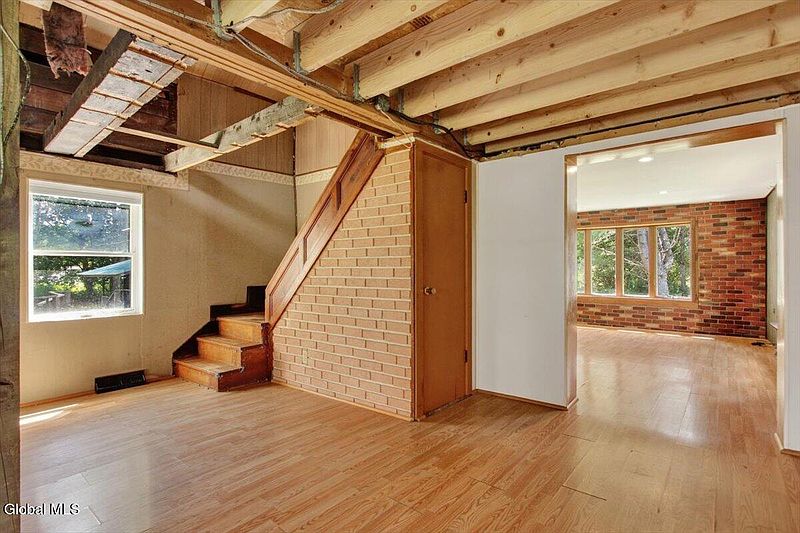 5th image of 1106 Whiteside Road