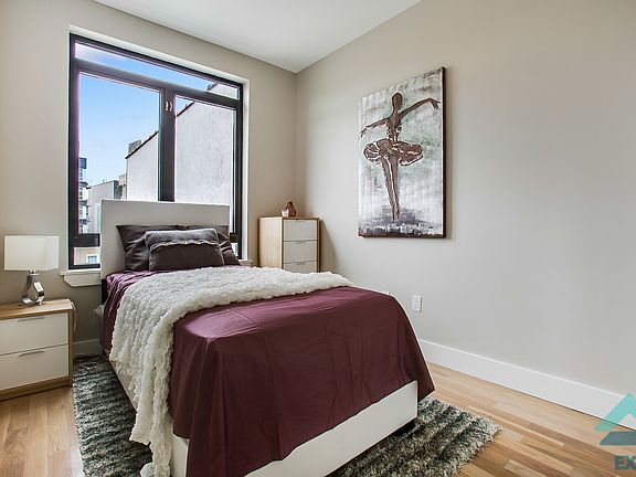 3rd image of 434 Manhattan Ave #02