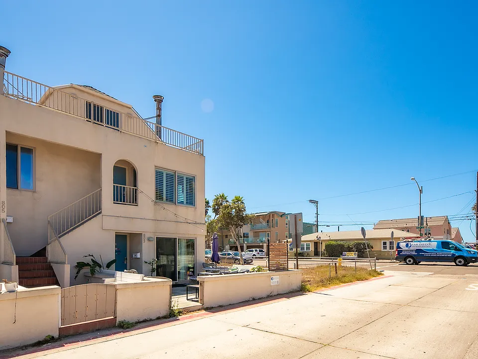805 El Carmel Pl