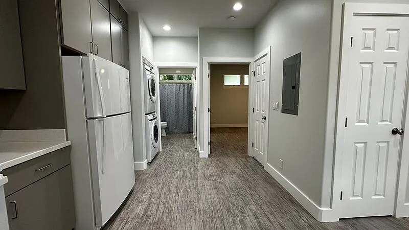 1 bed, 1.0 bath, 743 sqft, $3,000 — Photo 3