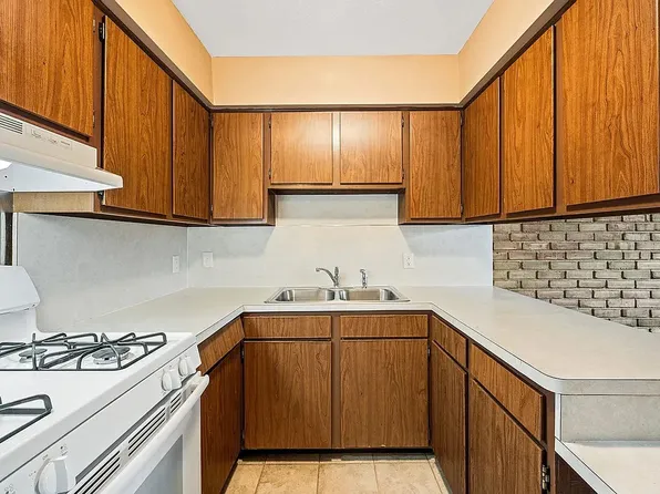 521 W 11th St. Mishawaka, IN 46544, 521 W 11th St APT 5, Mishawaka, IN 46544