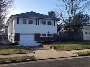 37 Kinkel St, Westbury, NY 11590