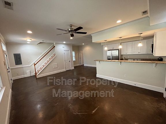 2nd image of 211 W 11th St #B