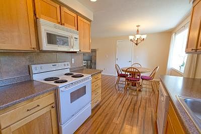 Kitchen/eating area