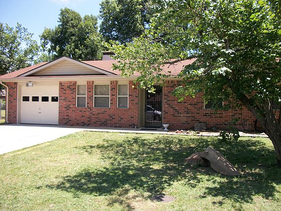 5th image of 1207 Jo Lynn St