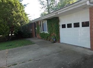 2476 Wilcox Ln, Decatur, IL 62526