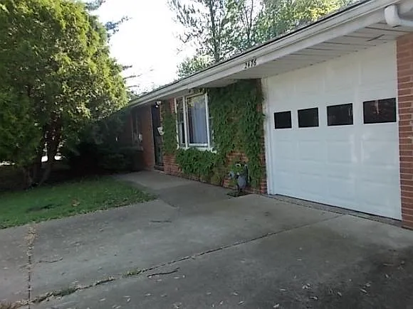 2476 Wilcox Ln photo 1