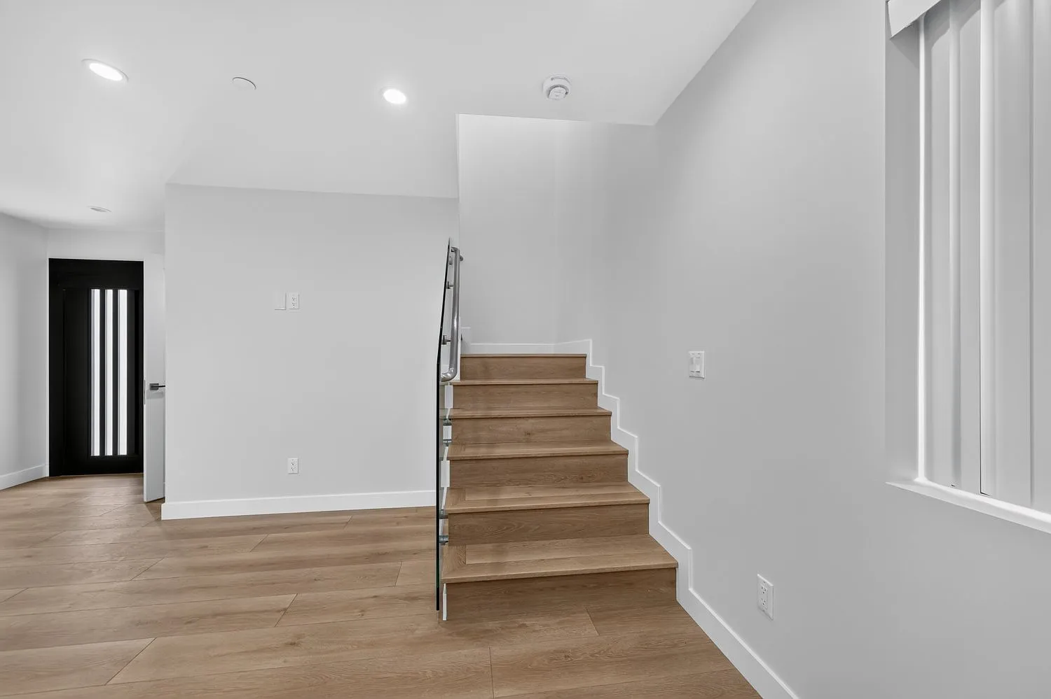 2 bed, 886 sqft, $3,200 — Photo 4