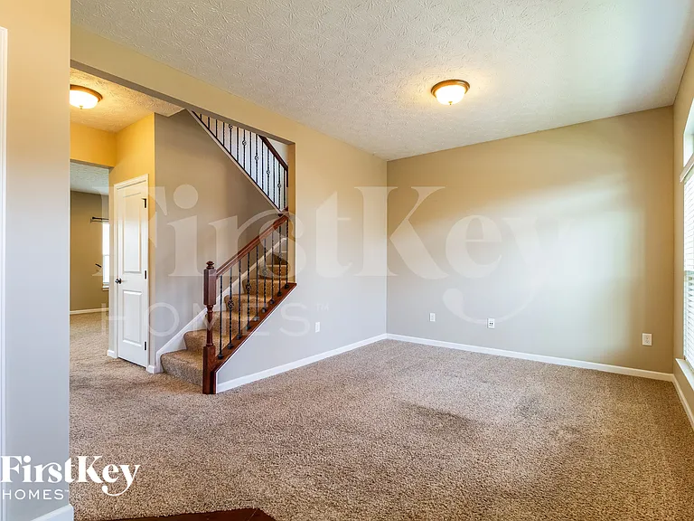 5312 Venetian Way — Photo 3