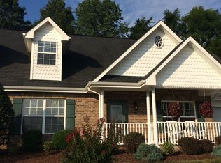 82 Hiddenbrook Ln, Johnson City, TN 37615