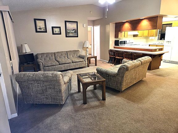 3rd image of 2907 SE 21st Court