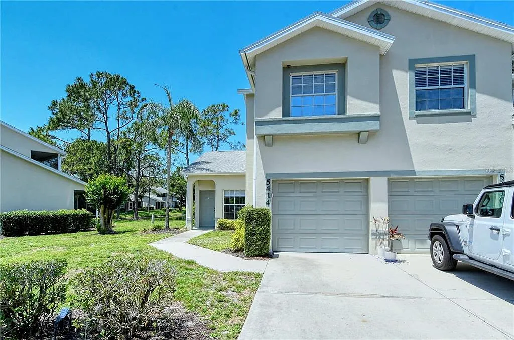 2 bed, 2.0 bath, 1004 sqft, $1,995 — Photo 1