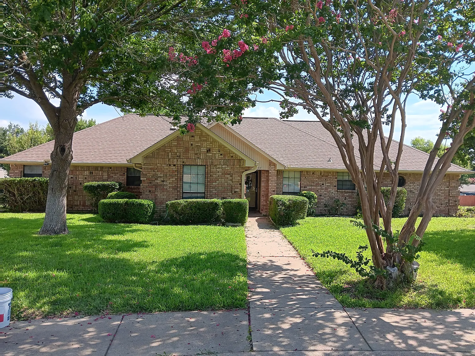 3 bed, 1900 sqft, $2,050 — Photo 1