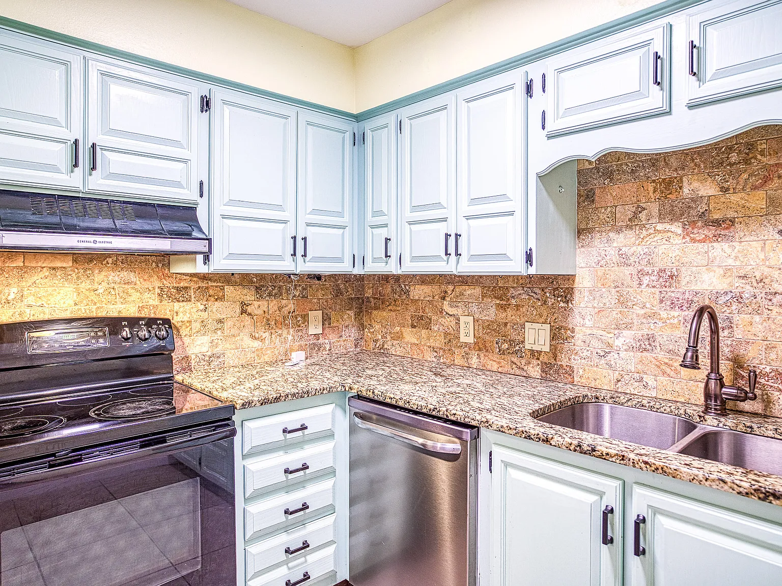 3 bed, 1584 sqft, $1,200 — Photo 2