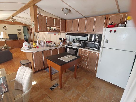 4th image of 5431 NE 35th St Lot 208
