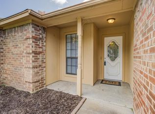 200 Valley Forge Ln, Arlington, TX 76002