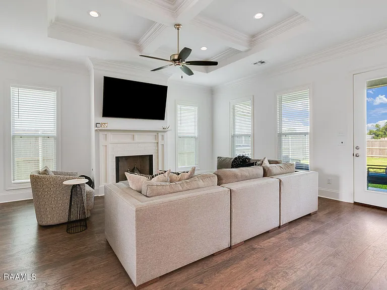 201 Finsbury Ln — Photo 9