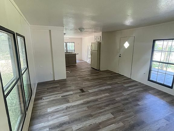 3rd image of 610 Currier Pl