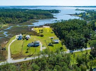 338 Straits Rd, Beaufort, NC 28516