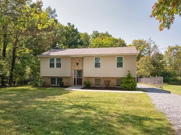 516 S Eberhart Rd, Butler, PA 16001