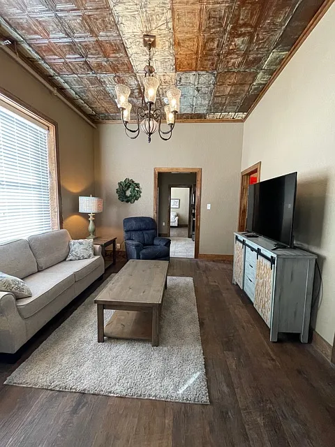 2 bed, 1.5 bath, 750 sqft, $2,000 — Photo 2