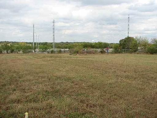 2nd image of 748 Hot Wells Blvd