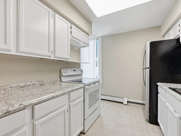 401 Rose St #3 — Photo 4