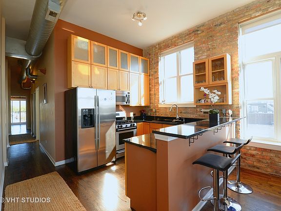 4th image of 2330 W Belmont Ave Unit 4