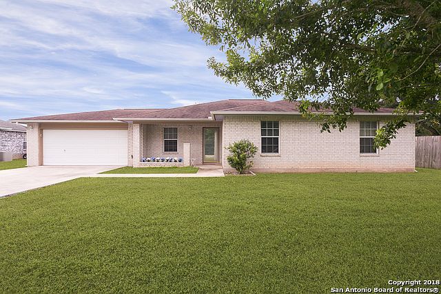 1st image of 511 Woodlake Dr